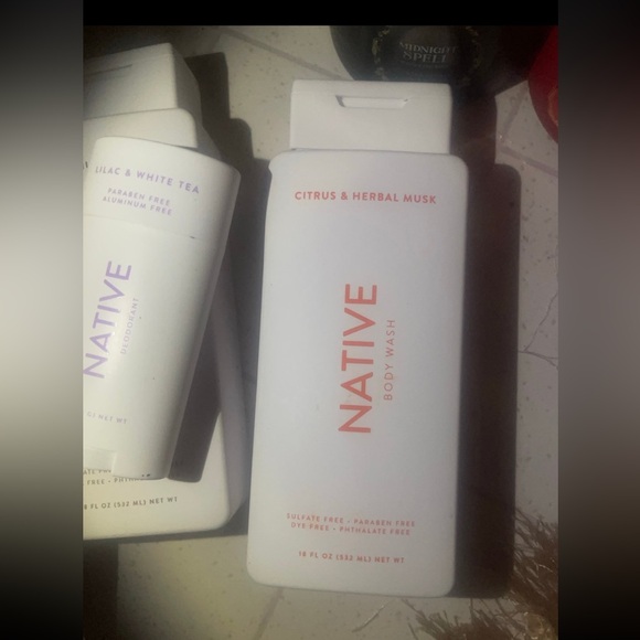 Native Deodorant & body wash bundle - Picture 2 of 4